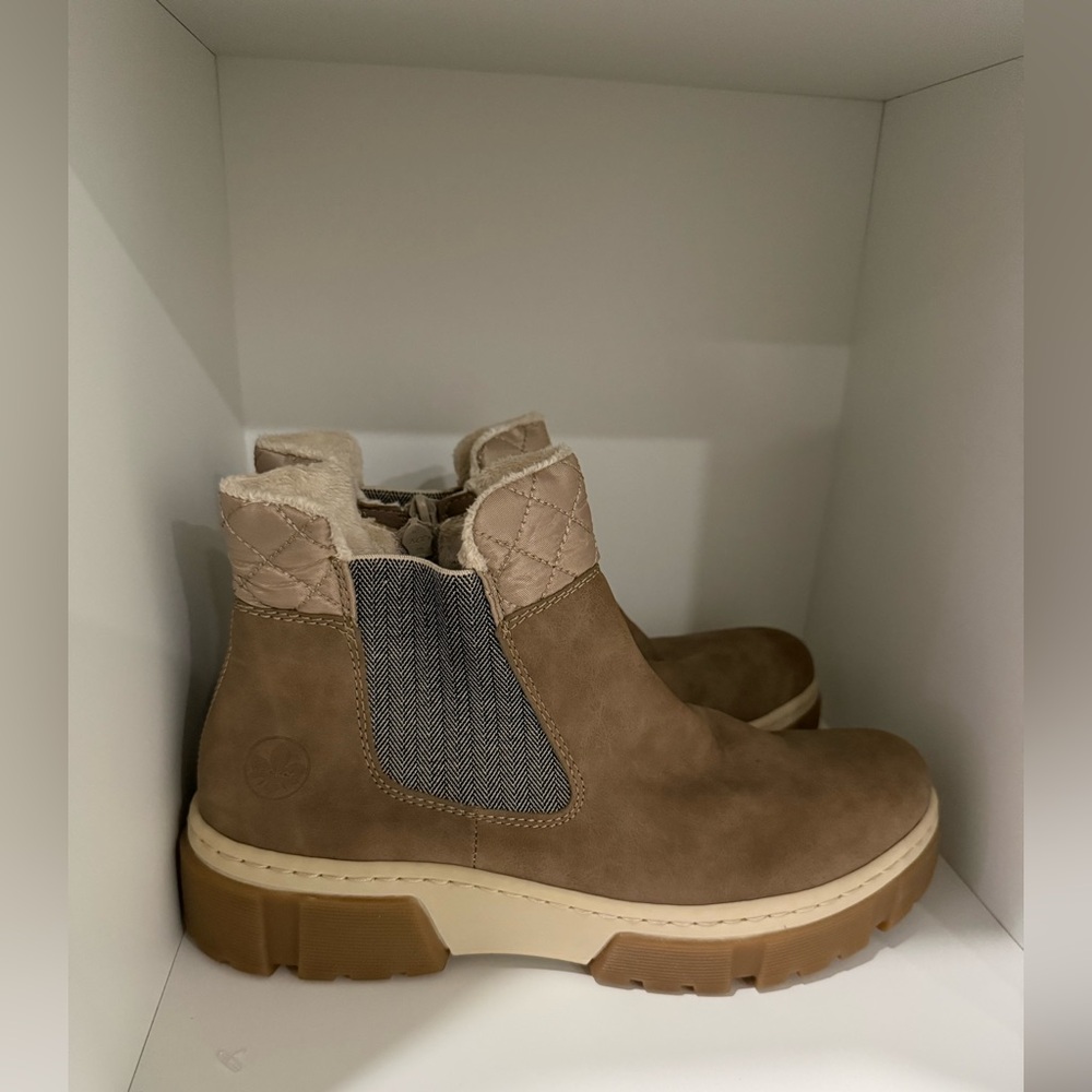 Rieker brown winter boots w/ fuzzy top section (insoles removed)